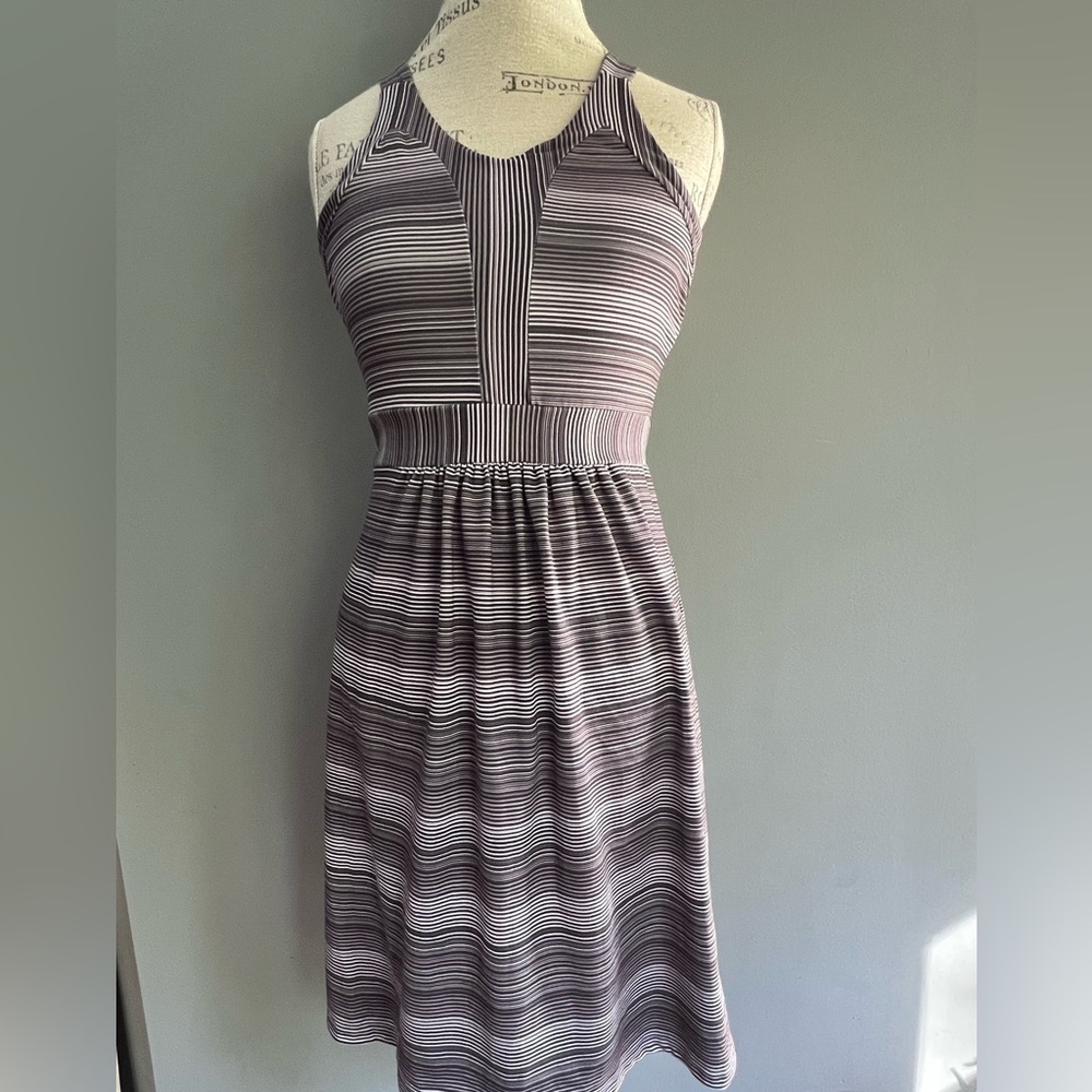 Excellent Tehama M Gray Stripe Shelf Bra Stretch Athletic Casual Dress